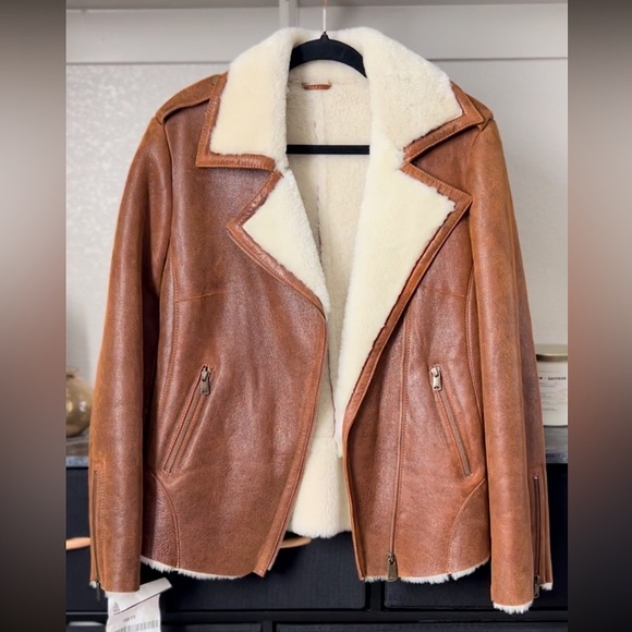 Rare brand new 100% sheep shearling jacket with gorgeous caramel leather